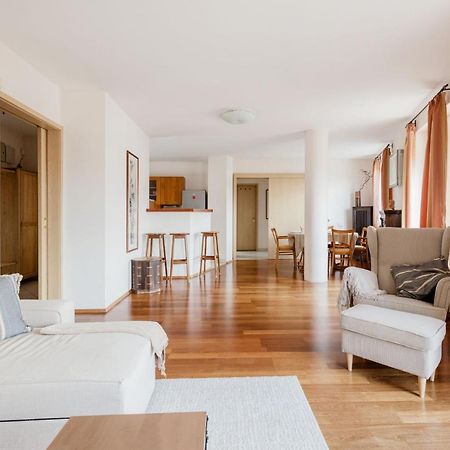 Bright And Spacious Penthouse W/ Terrace & Parking ブダペスト エクステリア 写真