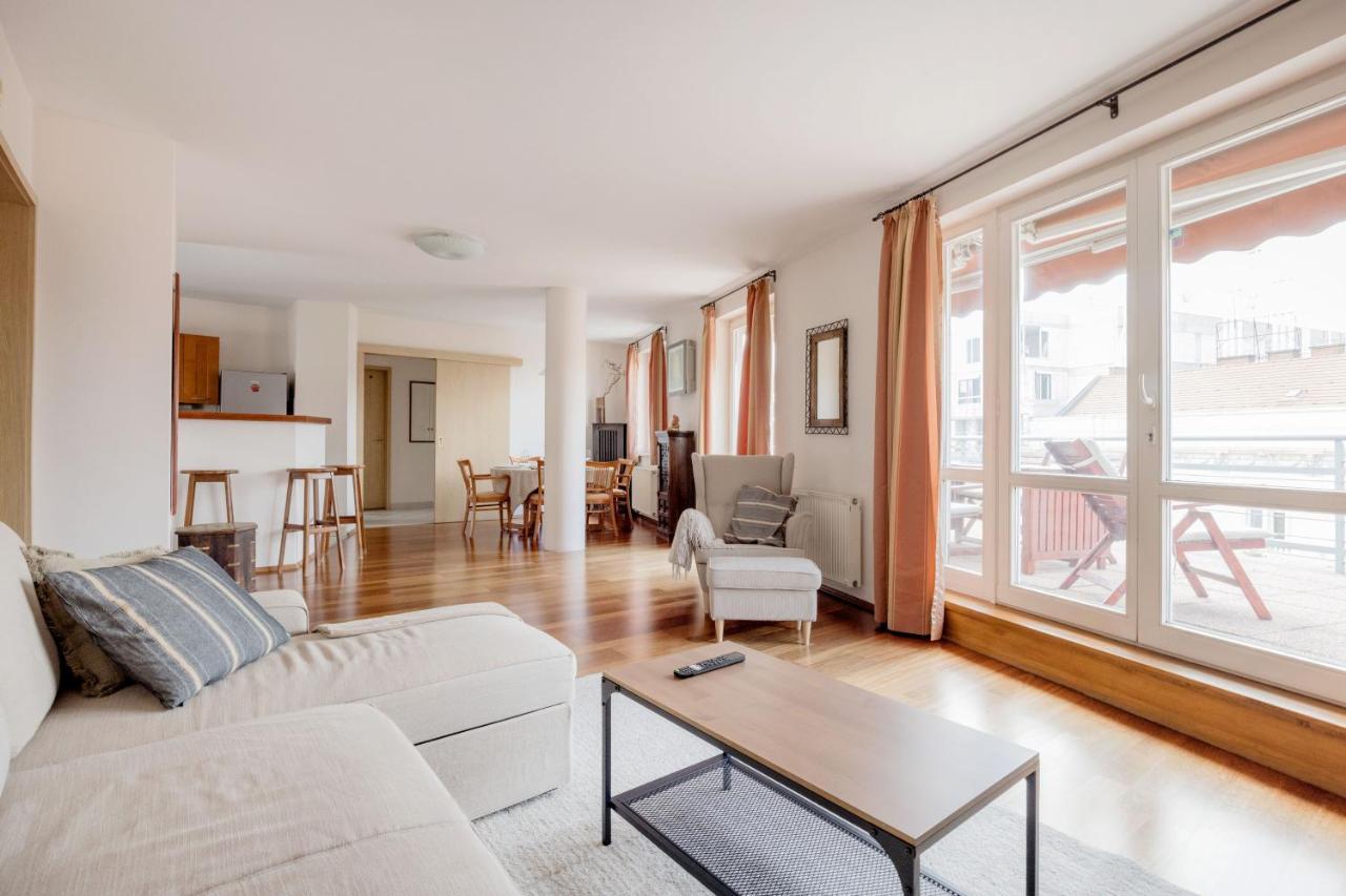 Bright And Spacious Penthouse W/ Terrace & Parking ブダペスト エクステリア 写真