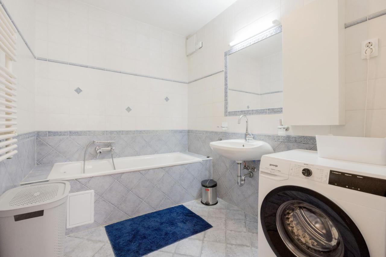 Bright And Spacious Penthouse W/ Terrace & Parking ブダペスト エクステリア 写真
