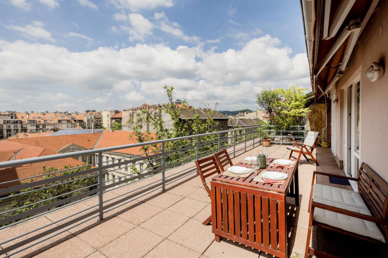 Bright And Spacious Penthouse W/ Terrace & Parking ブダペスト エクステリア 写真